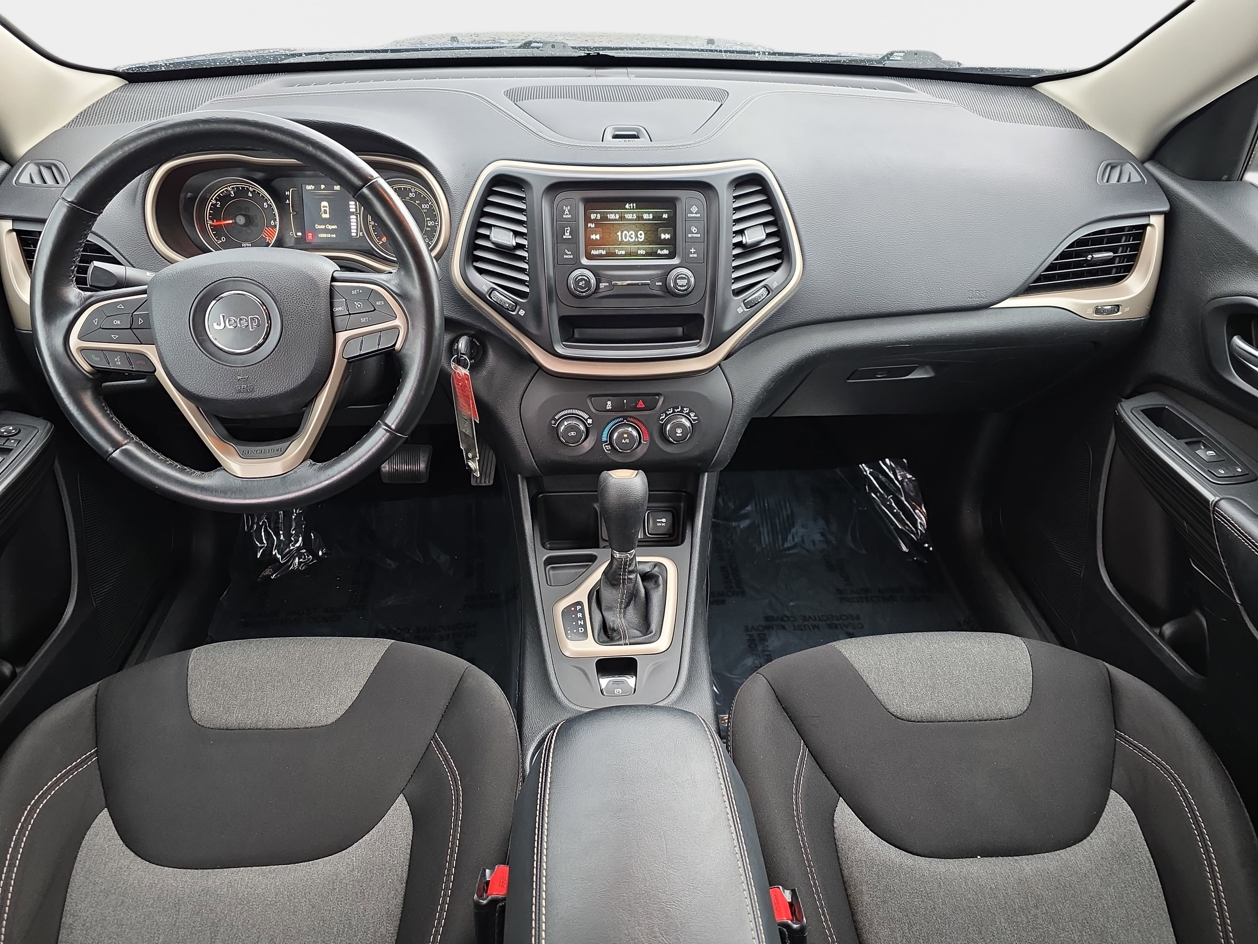 Used 2015 Jeep Cherokee Sport FWD image 9
