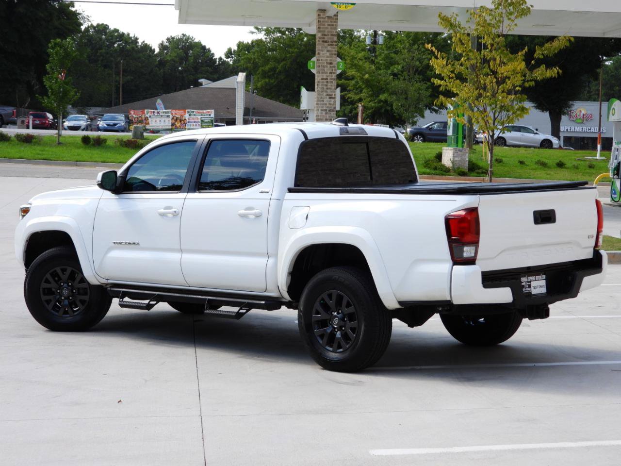 Used 2022 Toyota Tacoma SR5 w/ Technology Package RWD image 15