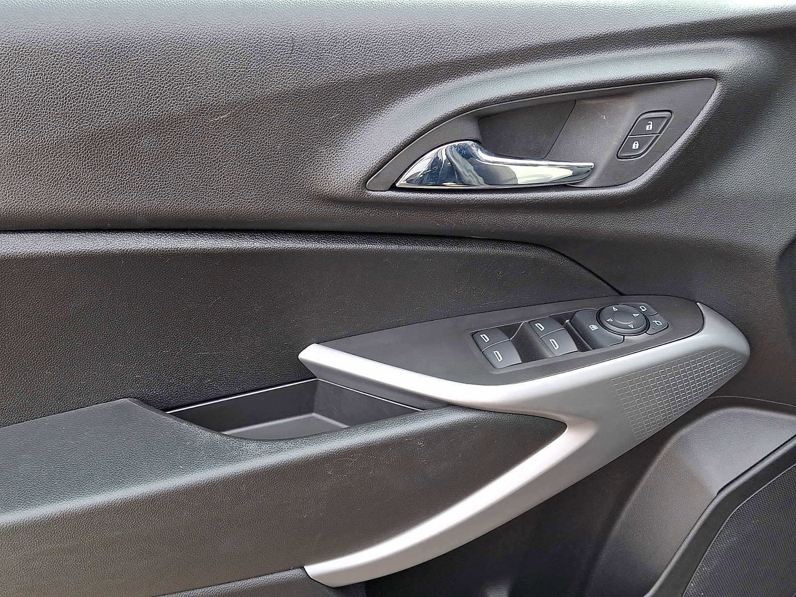 Used 2024 Chevrolet Trax LS image 12