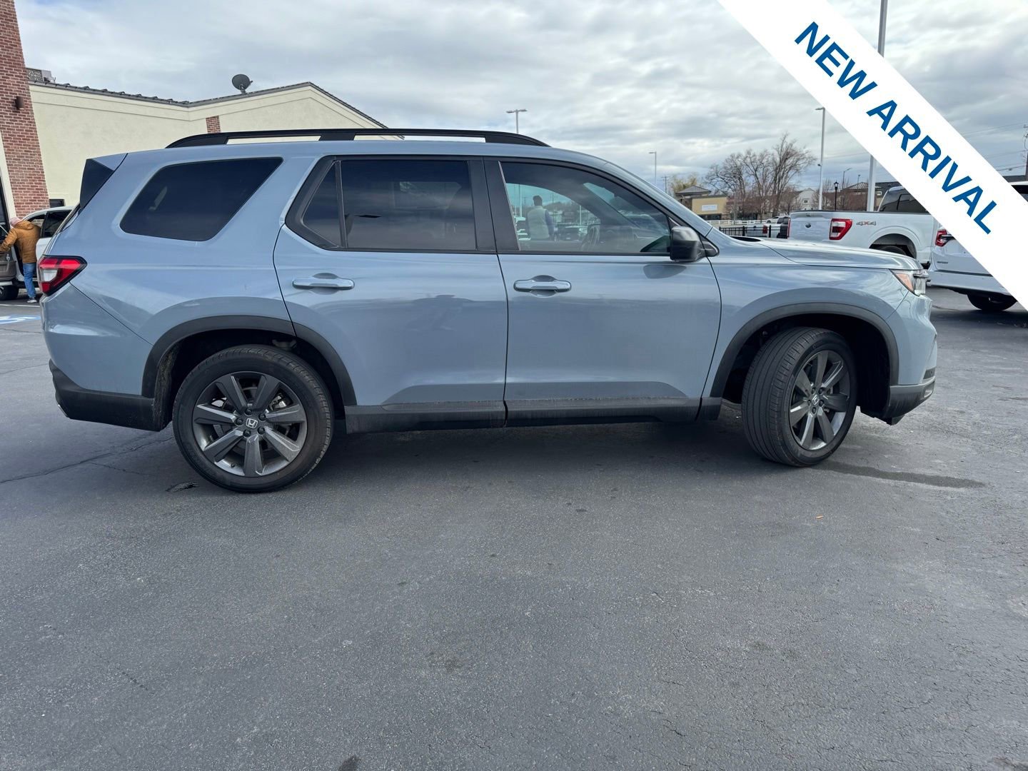 Used 2025 Honda Pilot Sport image 8