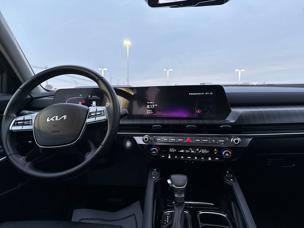 Used 2025 Kia Telluride EX w/ EX Captain's Chair Package image 15