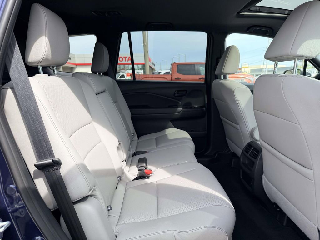 Used 2023 Honda Passport EX-L image 15