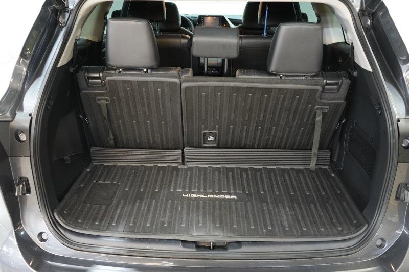 Used 2021 Toyota Highlander XLE AWD/4WD image 28