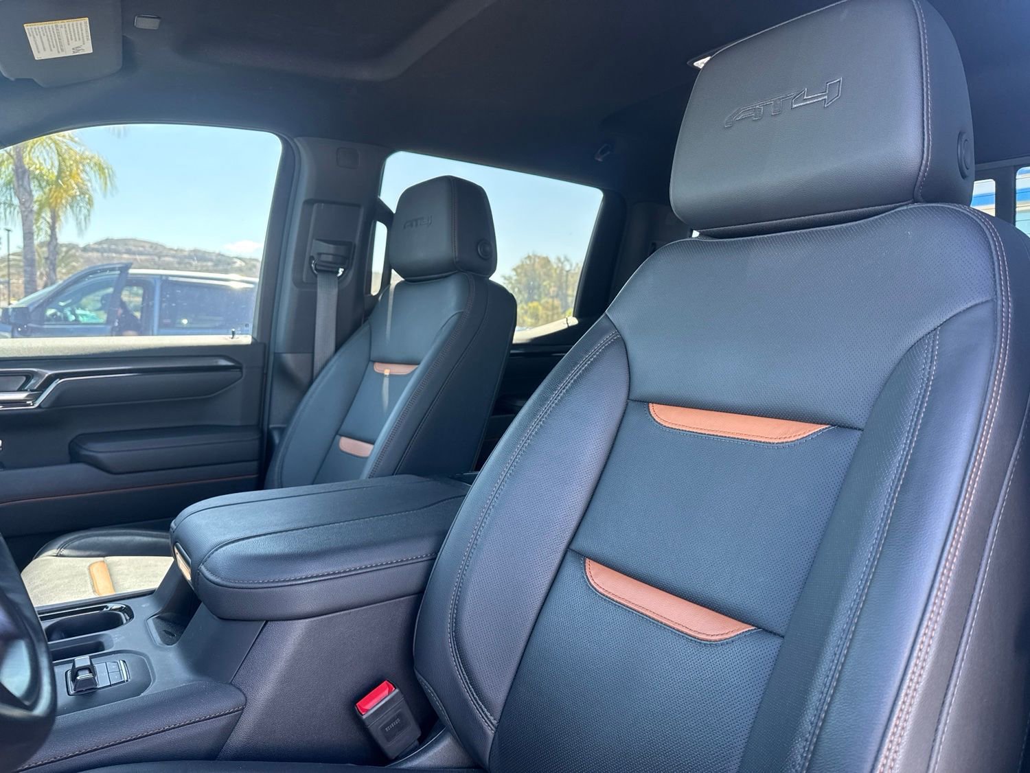 Used 2024 GMC Sierra 1500 AT4 w/ Technology Package AWD/4WD image 5
