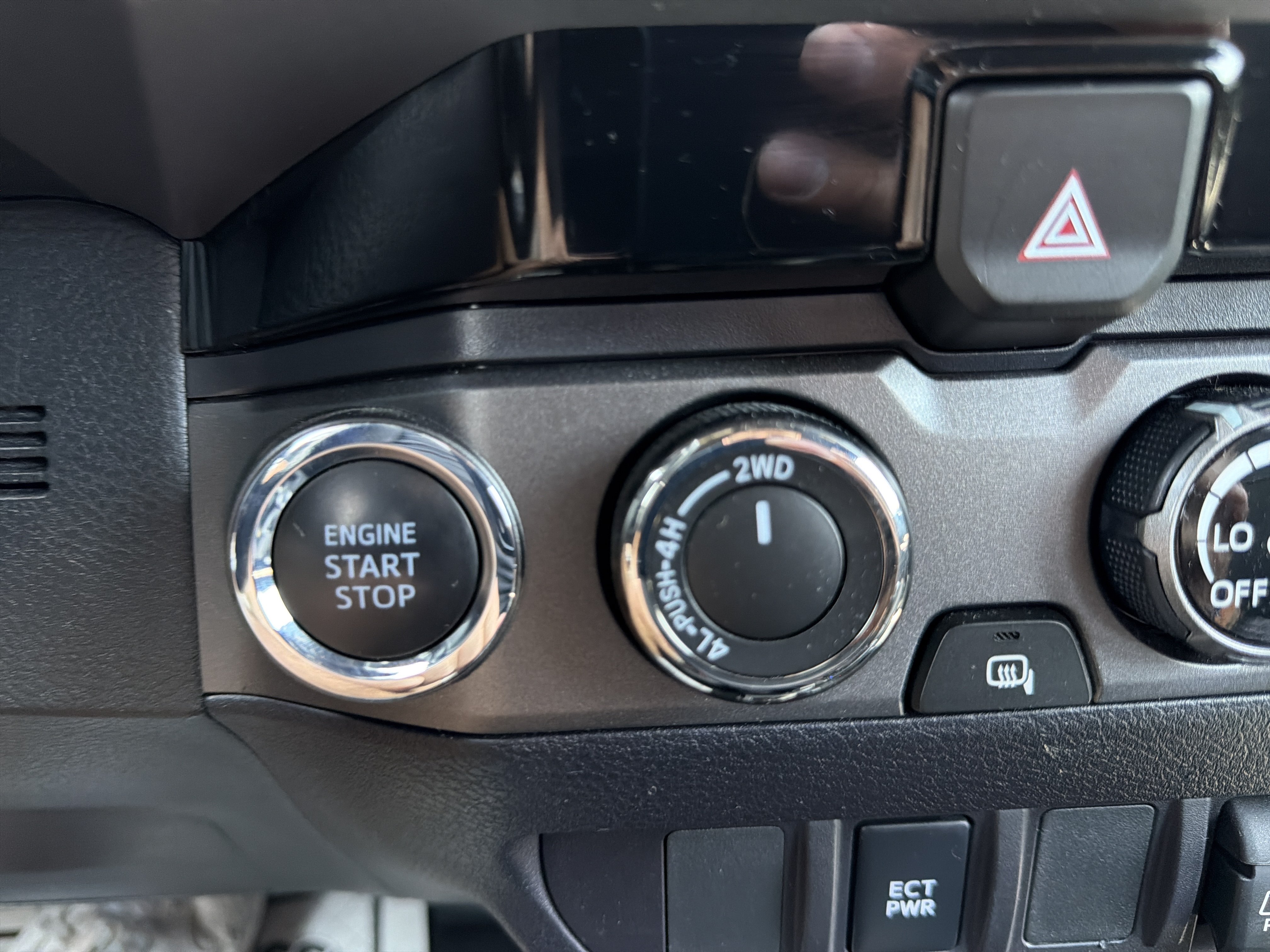 Used 2018 Toyota Tacoma TRD Sport AWD/4WD image 29