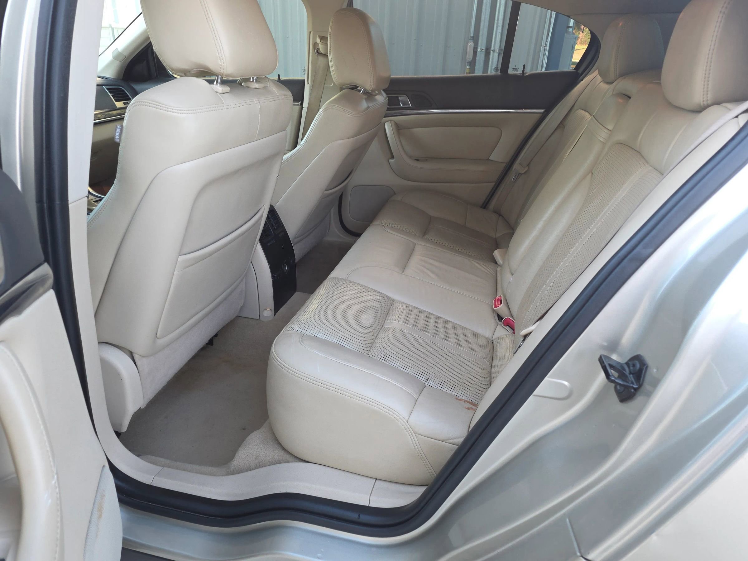 Used 2010 Lincoln MKS Sedan 4D image 22