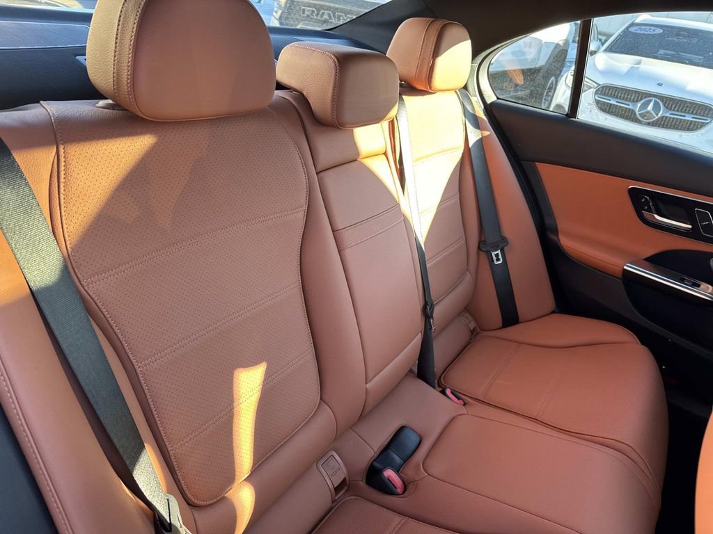 Used 2024 Mercedes-Benz C 300 Sedan image 9
