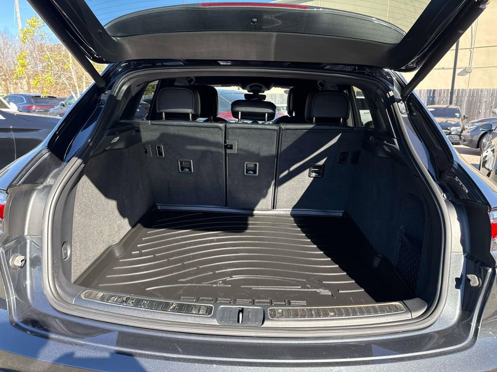 Used 2023 Porsche Macan Turbo image 7