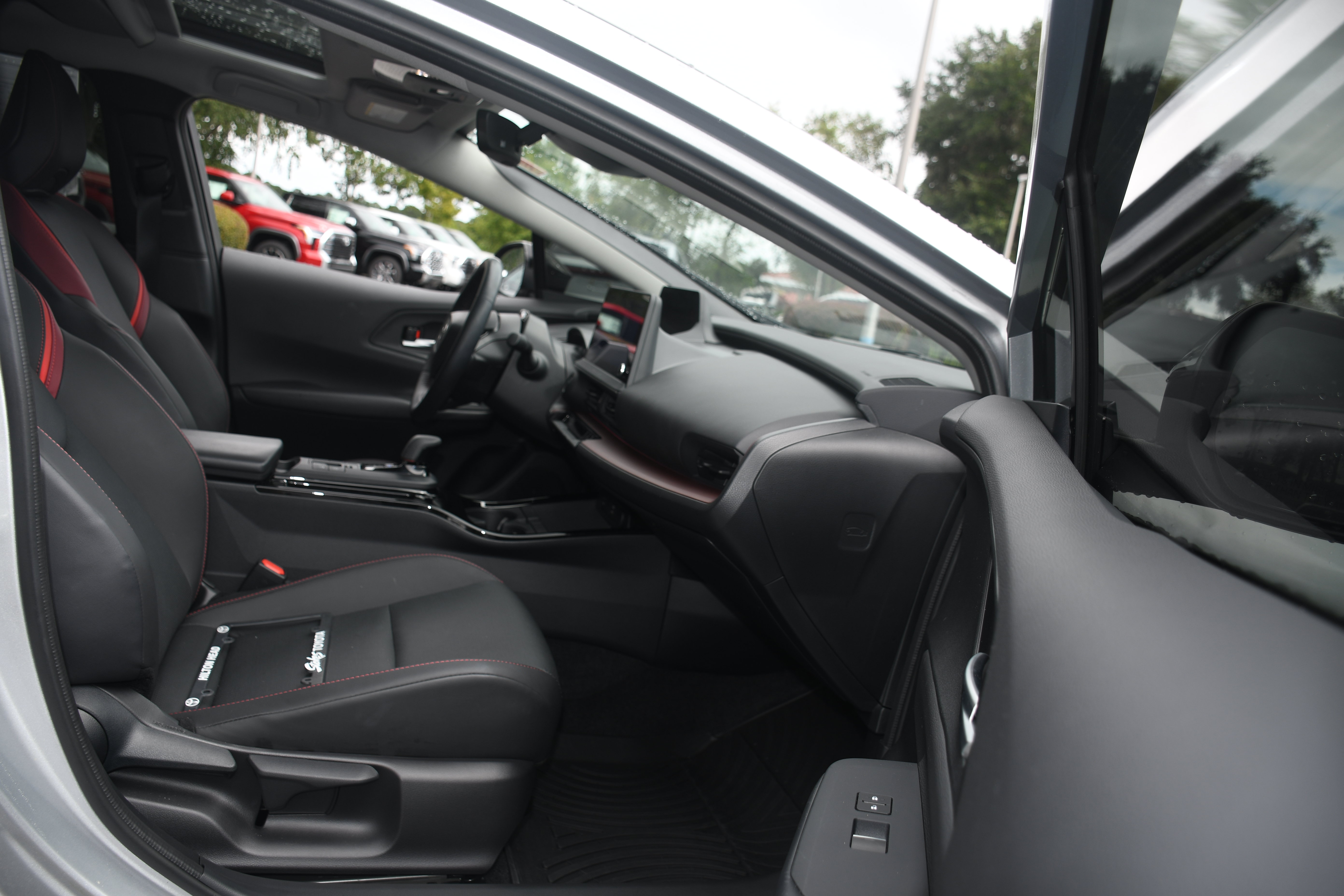 Certified 2025 Toyota Prius Plug-In Hybrid FWD image 22