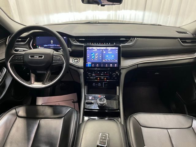 Used 2023 Jeep Grand Cherokee Limited w/ Luxury Tech Group II image 5