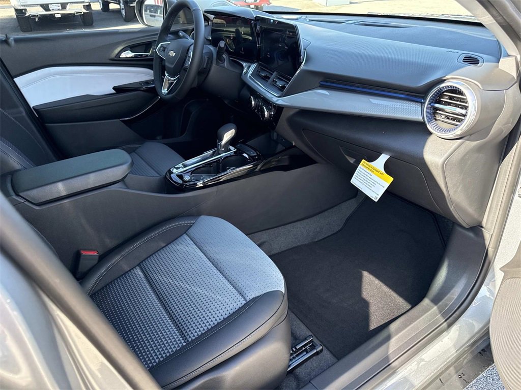 New 2026 Chevrolet Trax LT image 28