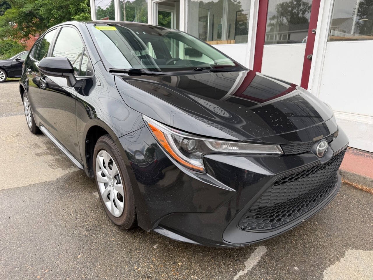 Used 2020 Toyota Corolla LE FWD image 3