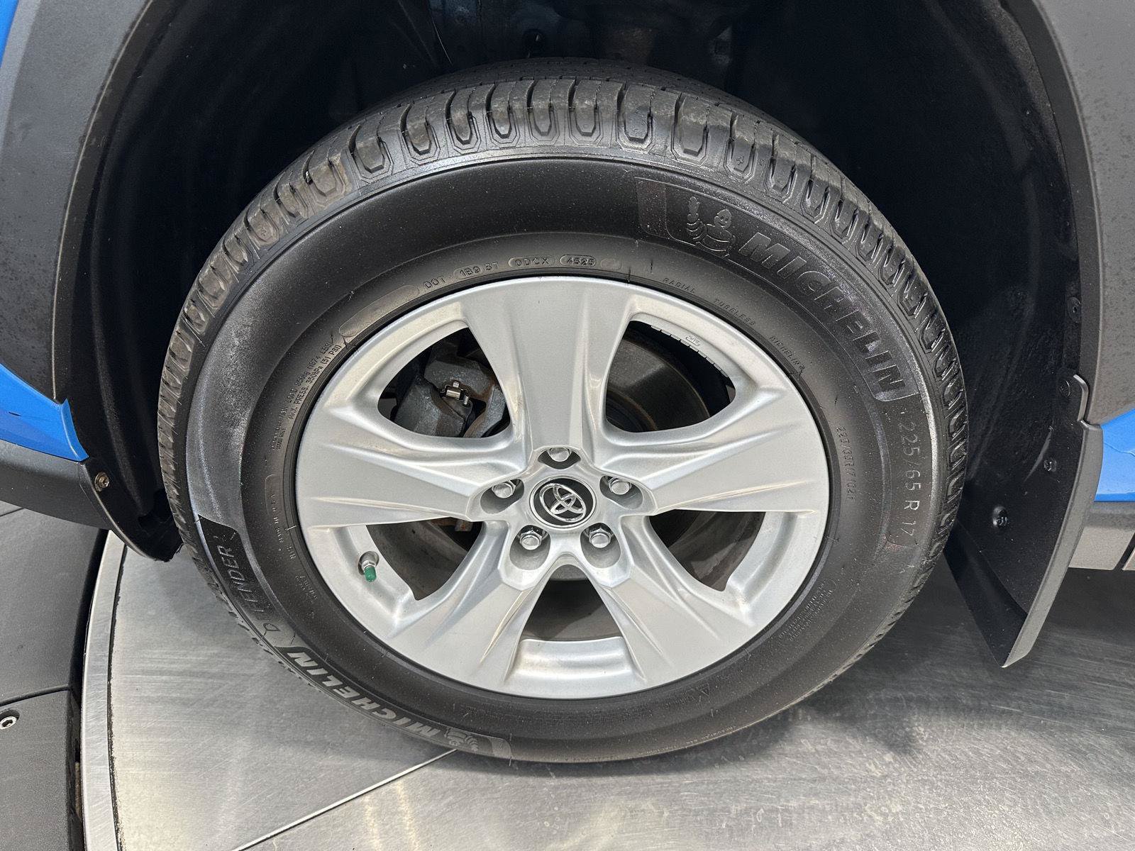 Used 2019 Toyota RAV4 XLE w/ Convenience Package AWD/4WD image 9