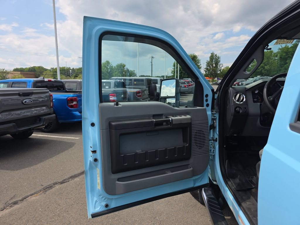 Used 2014 Ford F550 4x4 Crew Cab Super Duty image 19