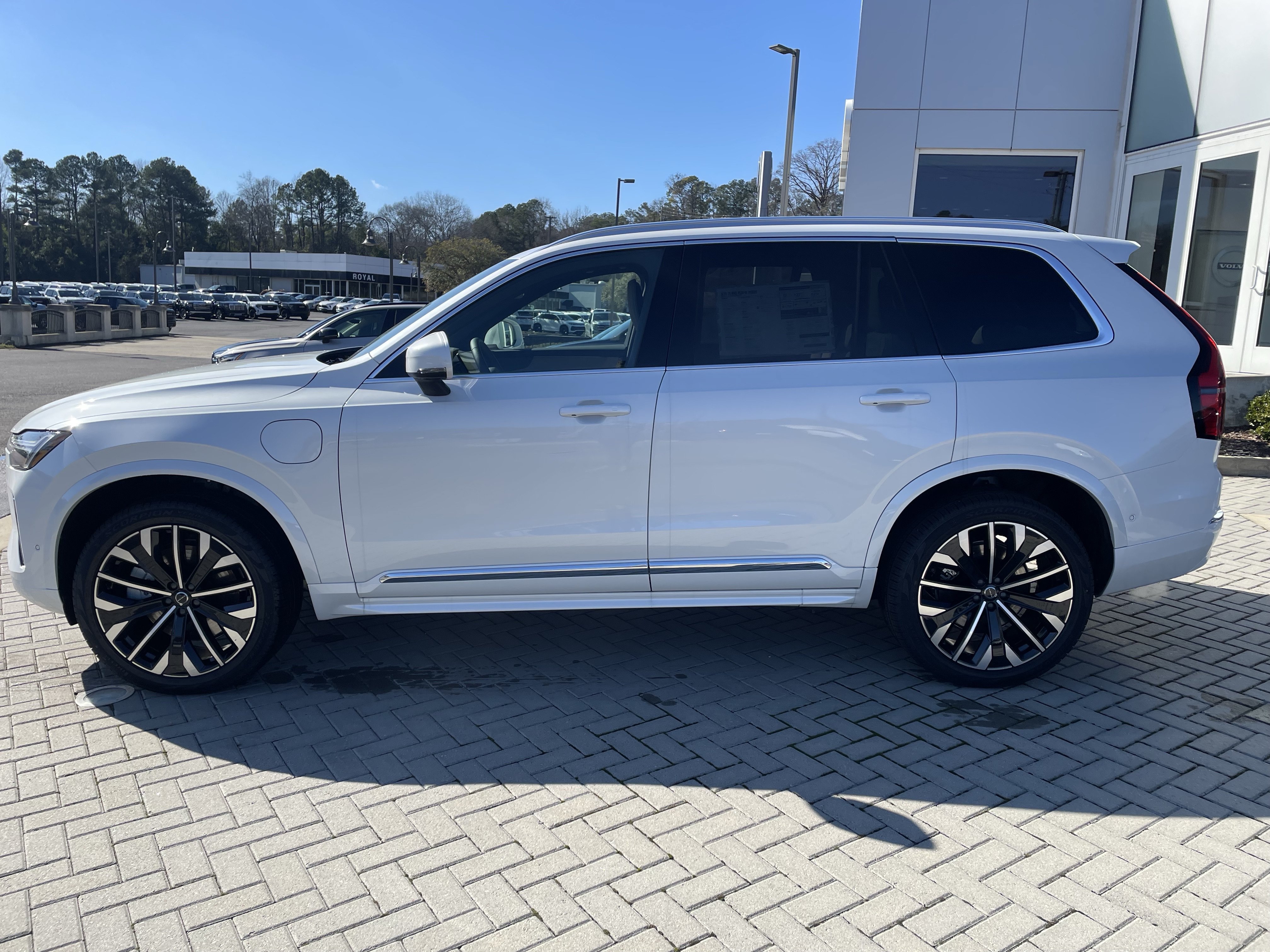 New 2026 Volvo XC90 T8 Plus w/ Protection Package Premier AWD/4WD image 7