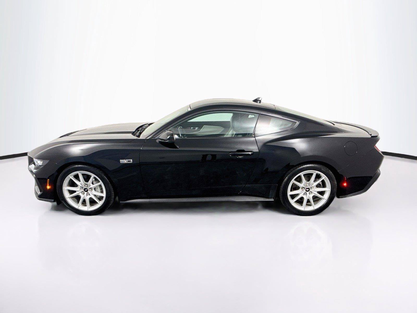 Used 2025 Ford Mustang GT Premium RWD image 2