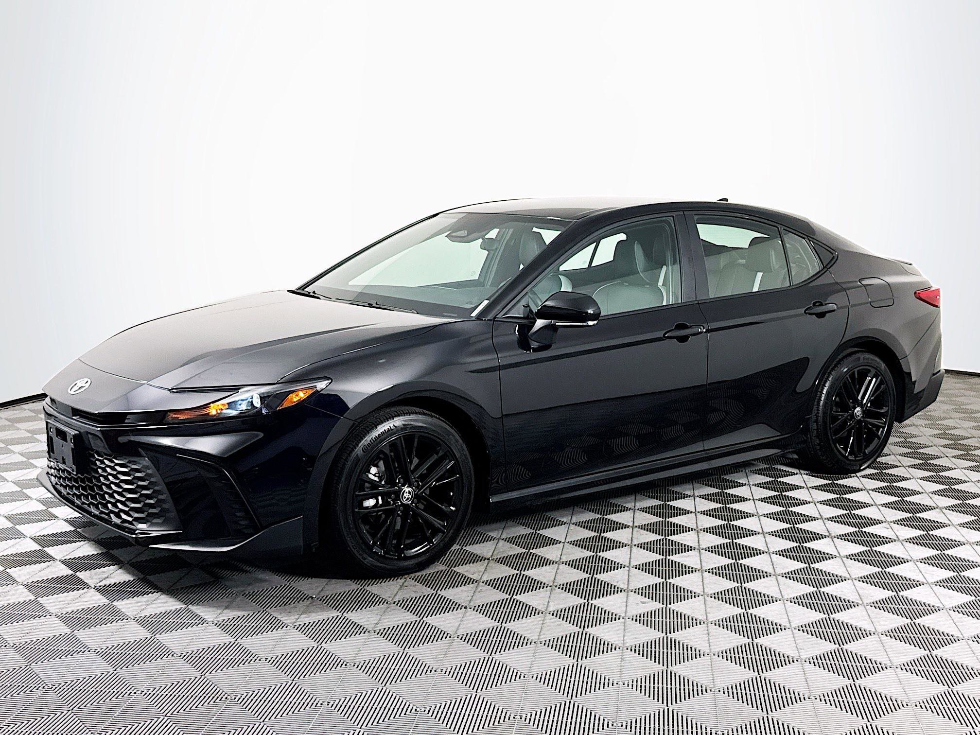 Used 2026 Toyota Camry SE FWD image 4