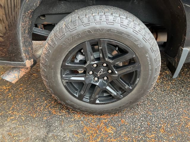 Certified 2024 Chevrolet Silverado 1500 Custom w/ Turbomax Blackout Package AWD/4WD image 14