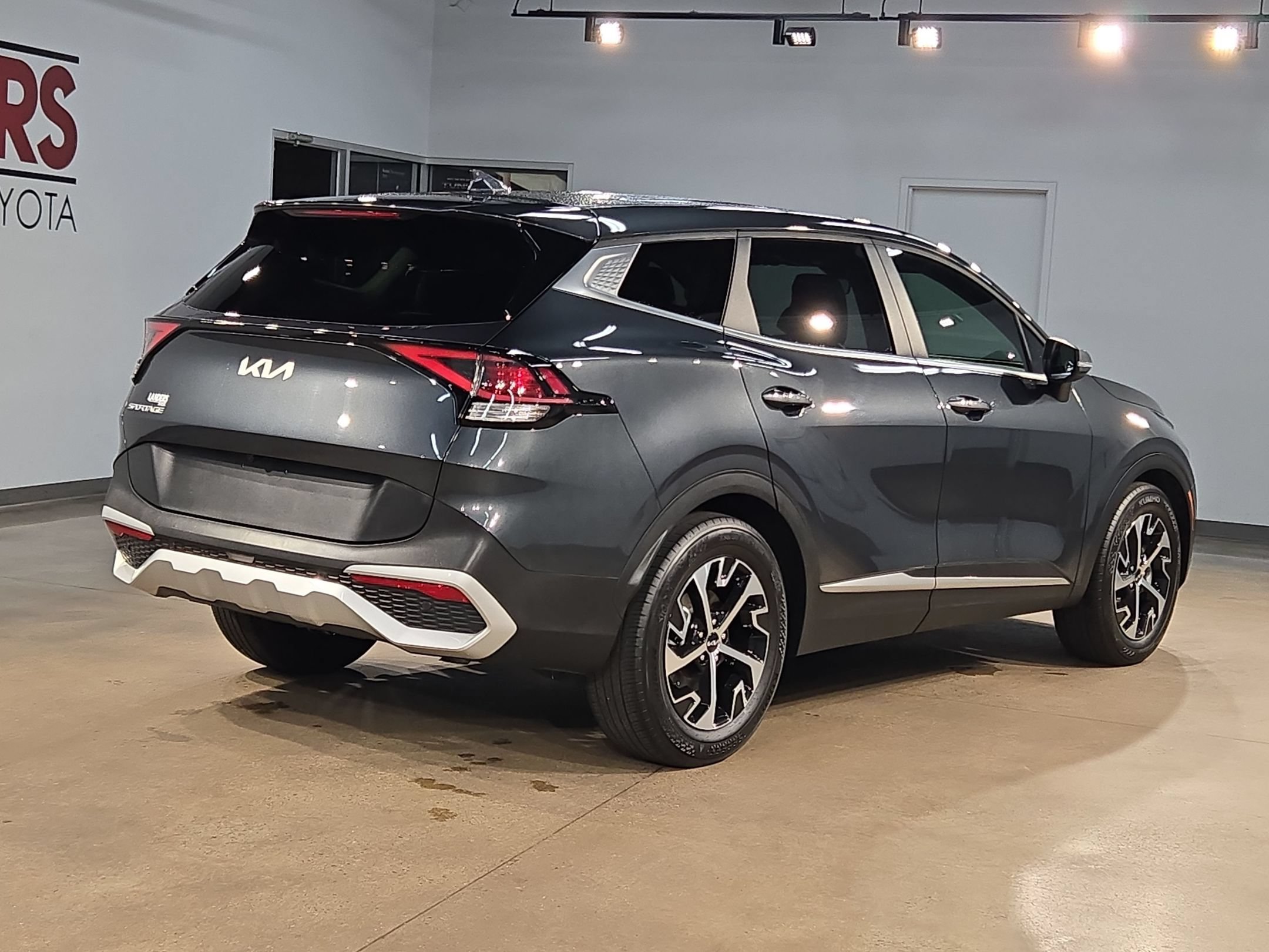 Used 2025 Kia Sportage EX FWD image 7