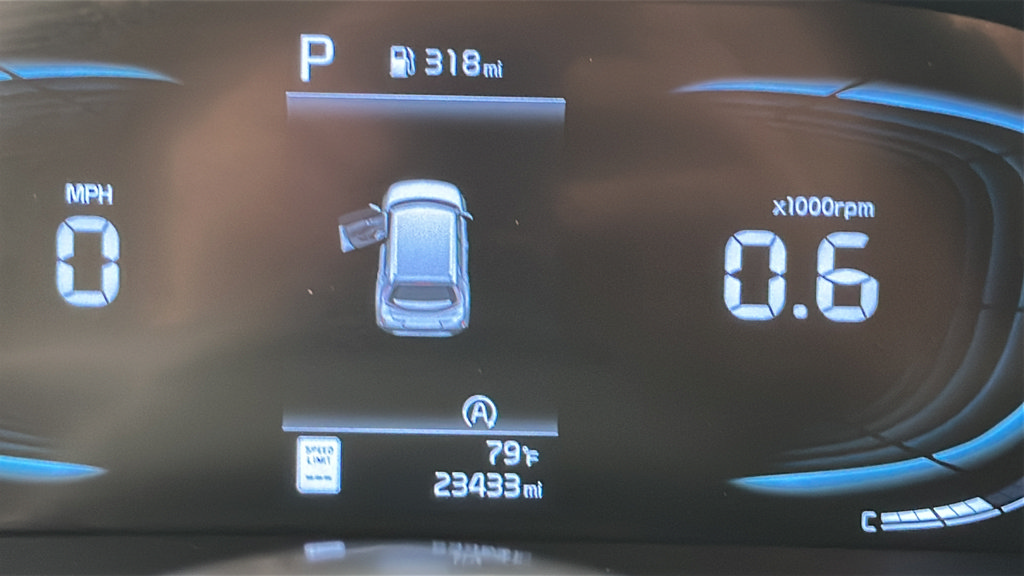 Used 2025 Kia Soul LX w/ LX Technology Package FWD image 15