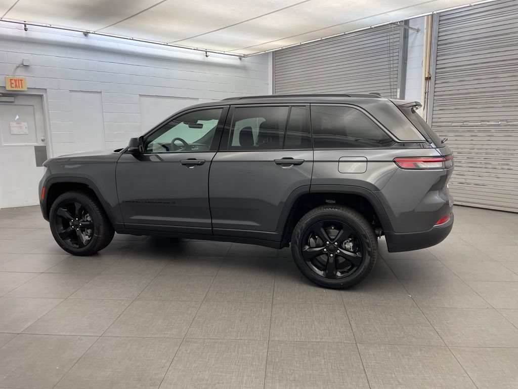 New 2026 Jeep Grand Cherokee Limited w/ Limited Altitude Package AWD/4WD image 5