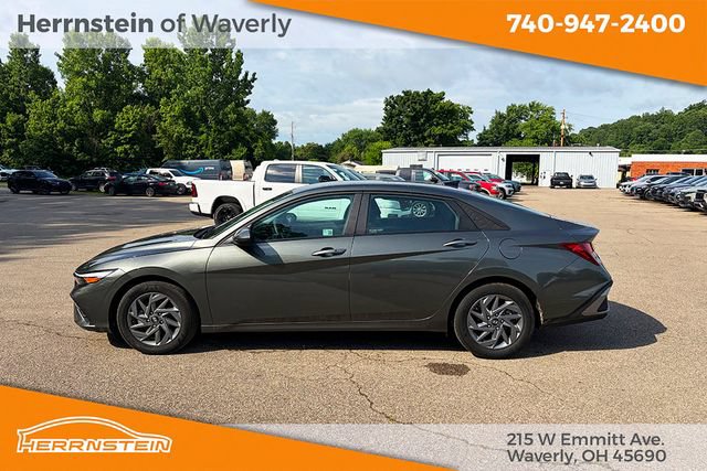 Used 2024 Hyundai Elantra SEL FWD image 4