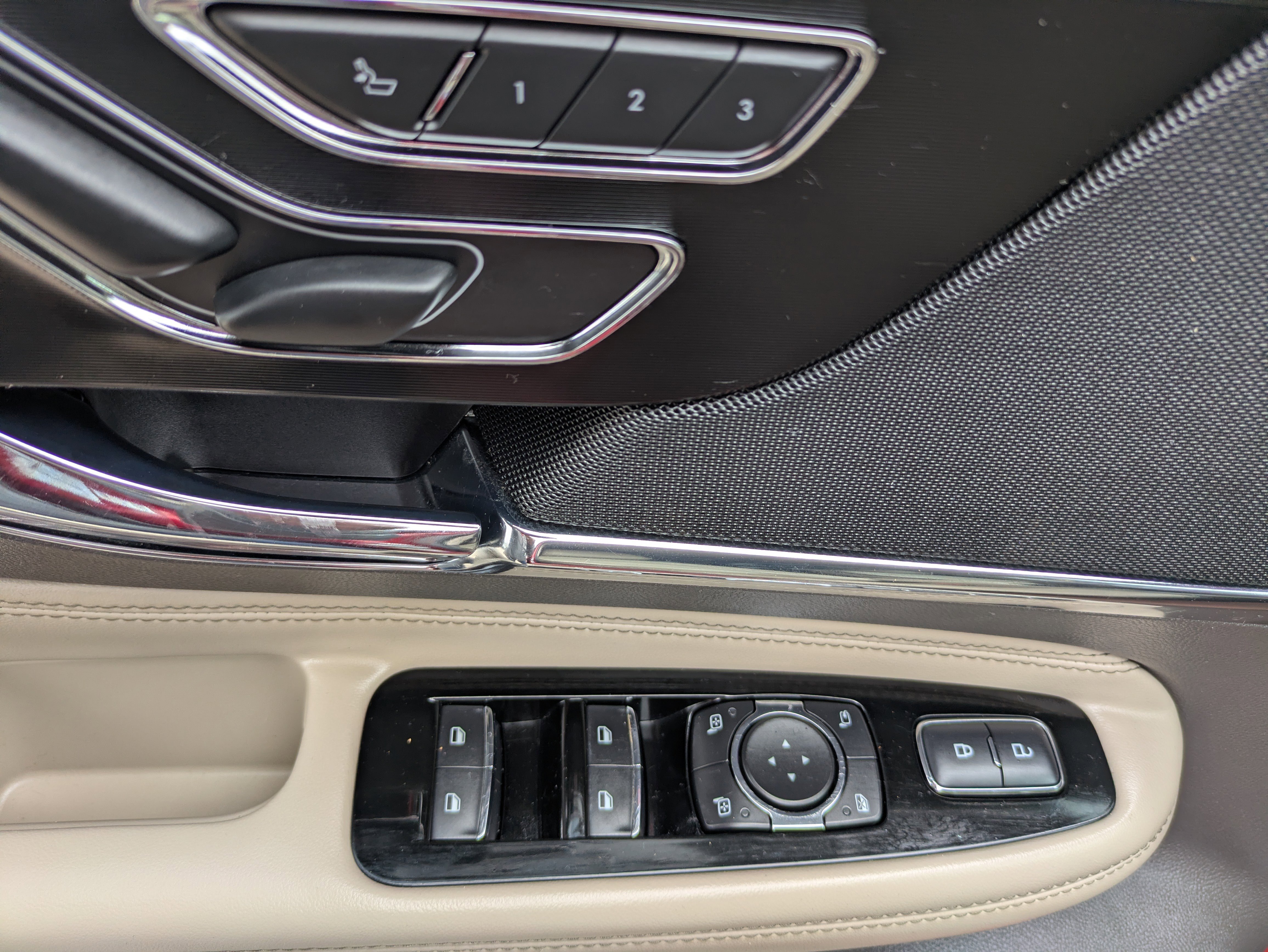 Used 2021 Lincoln Corsair Reserve image 17