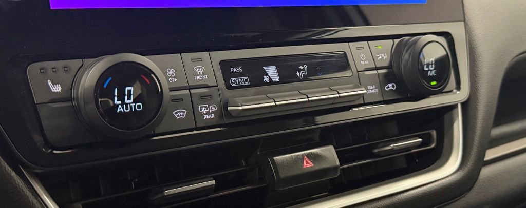 Used 2024 Toyota Grand Highlander AWD image 21