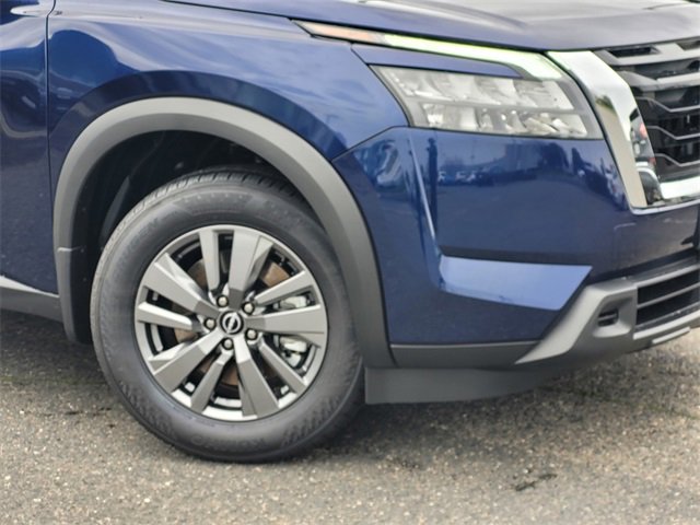 New 2025 Nissan Pathfinder SV image 3
