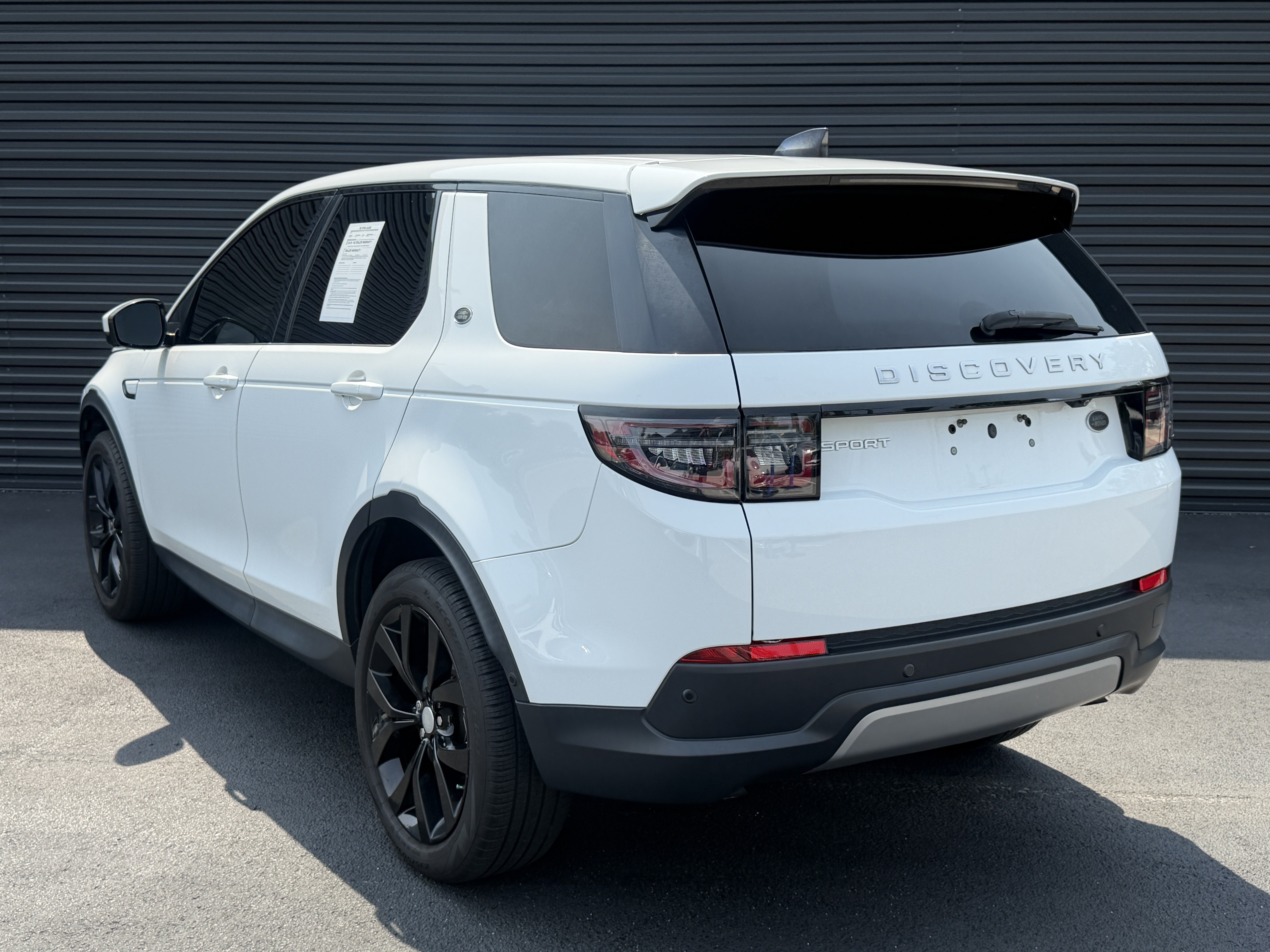 Used 2021 Land Rover Discovery Sport SE AWD/4WD image 3