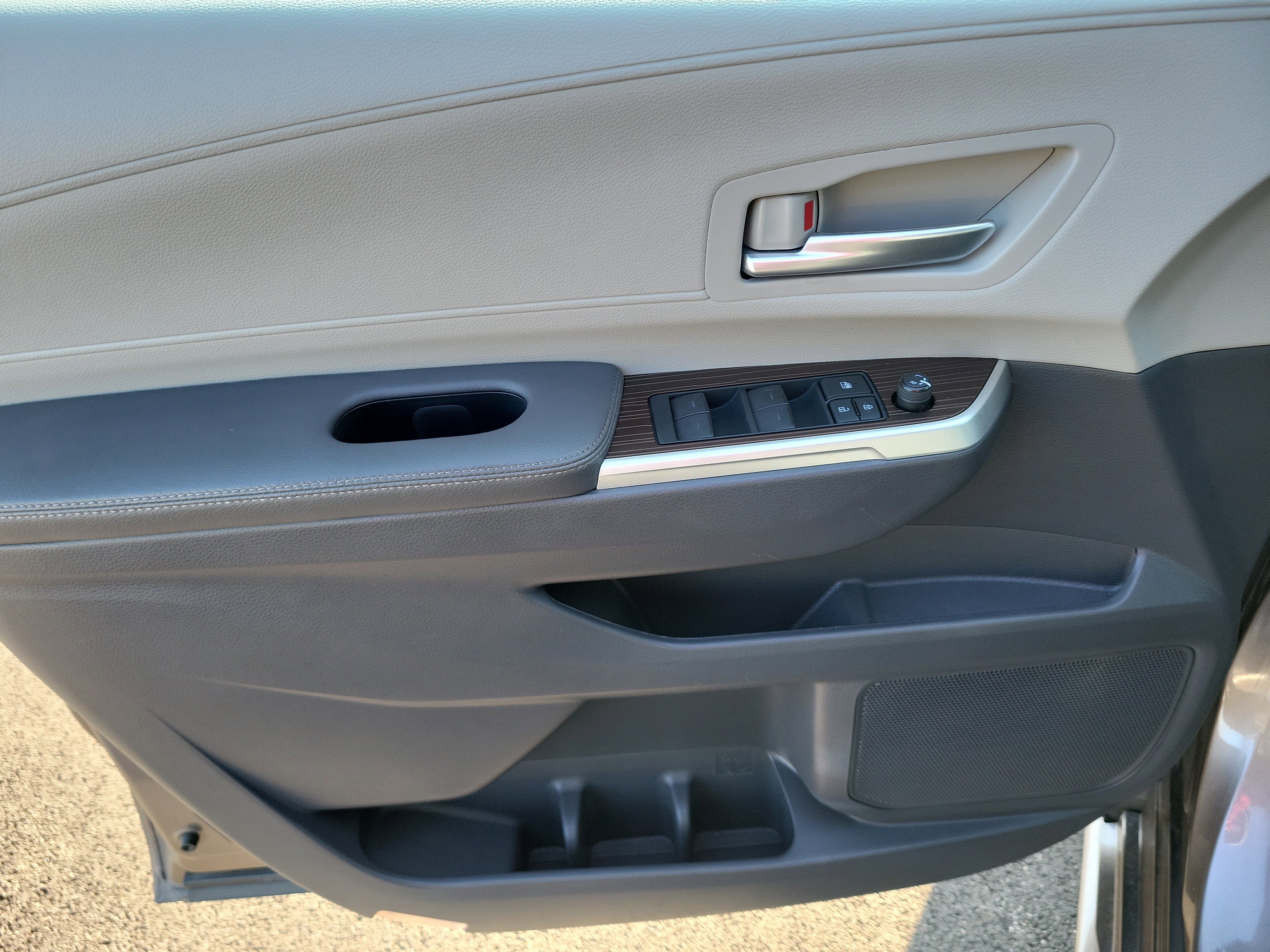 Used 2021 Toyota Sienna XLE image 20