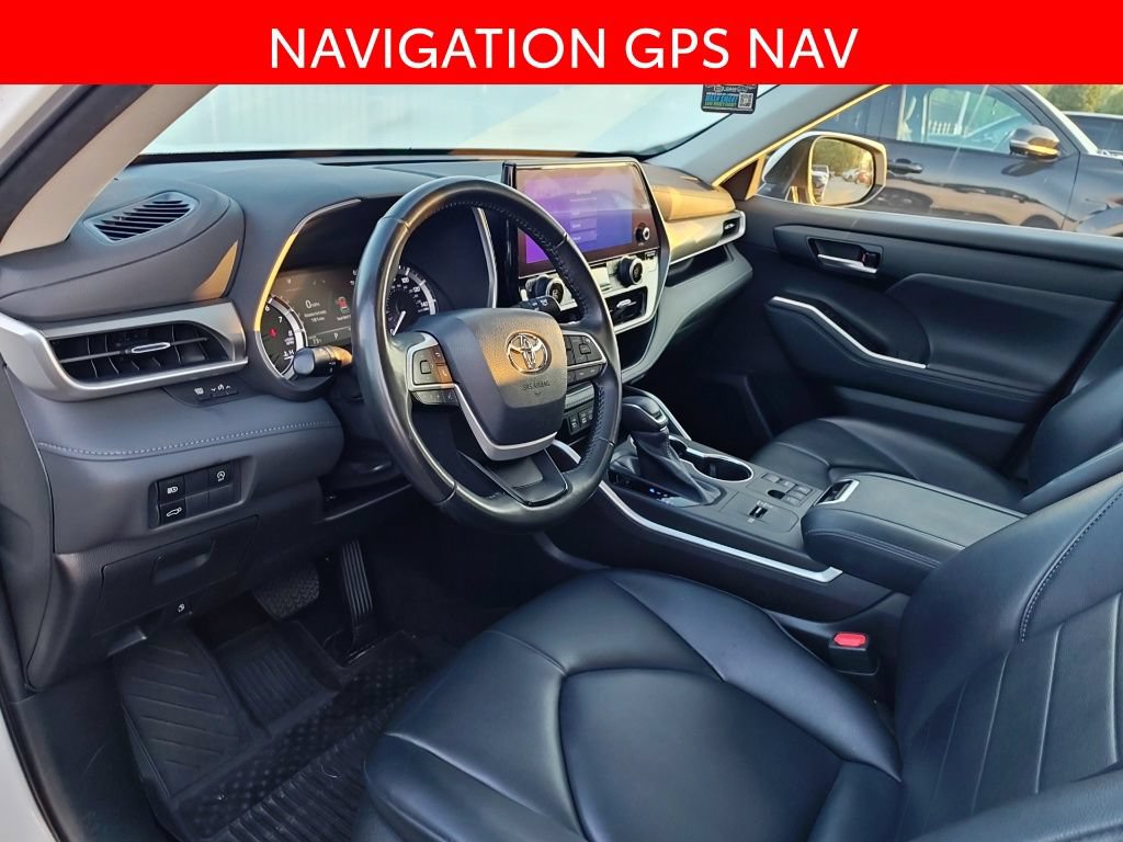Used 2023 Toyota Highlander XLE FWD image 7