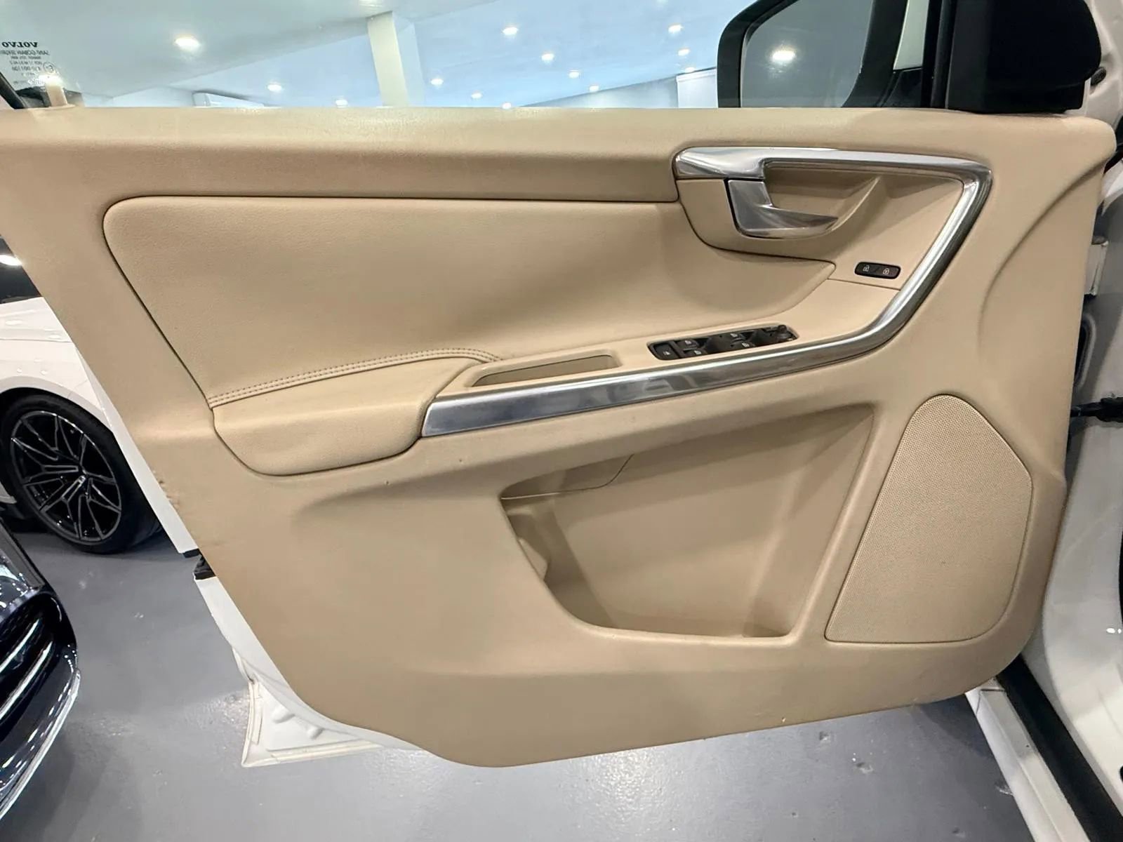 Used 2015 Volvo XC60 T5 Premier image 28