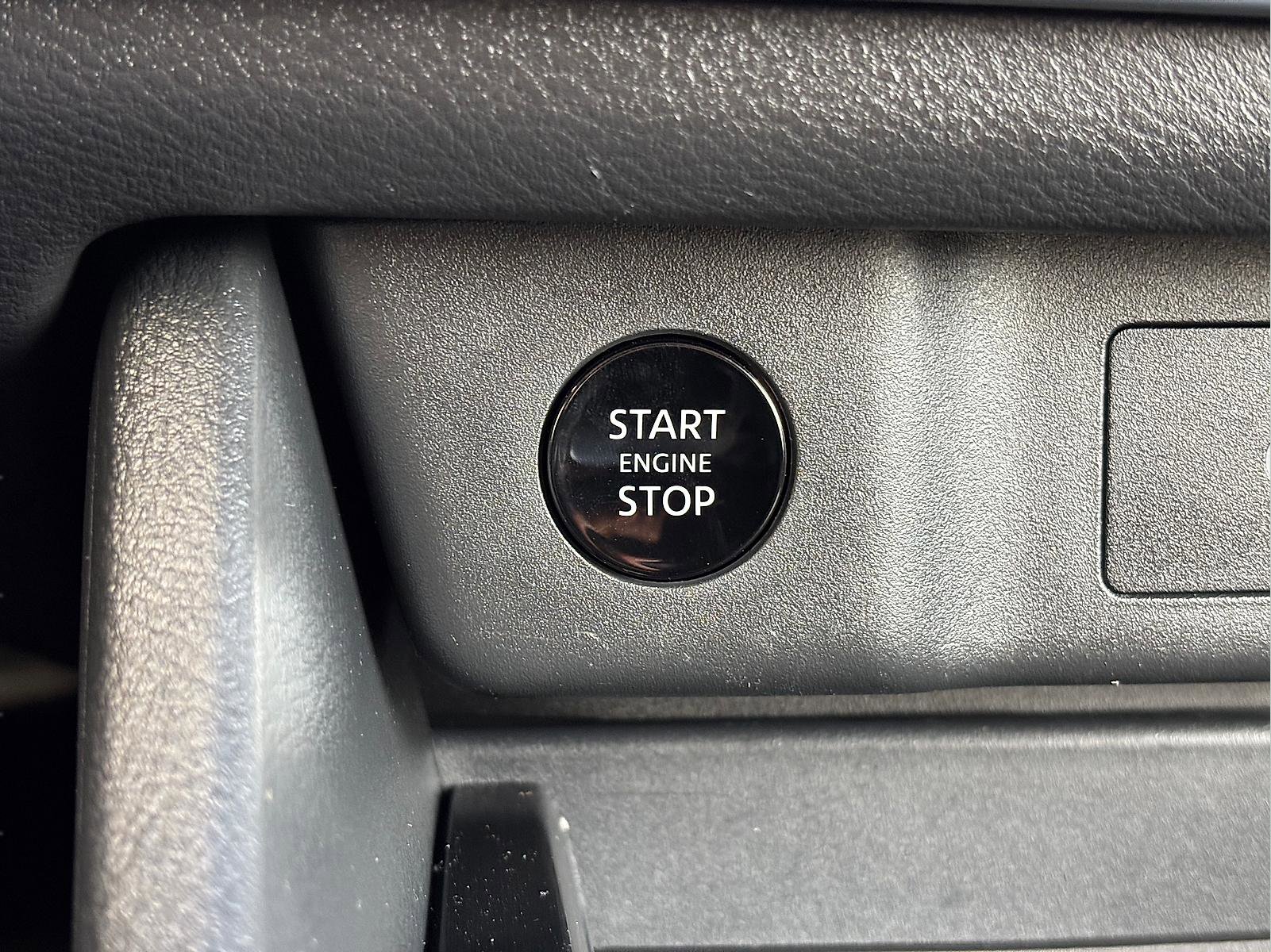 Used 2024 Nissan Rogue S AWD/4WD image 18