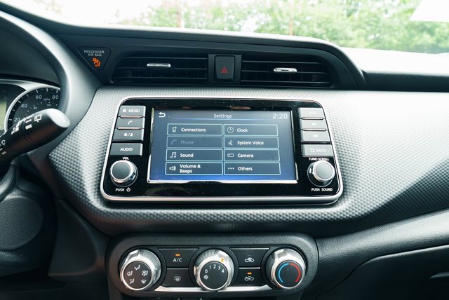 New 2025 Nissan Kicks Play S image 12