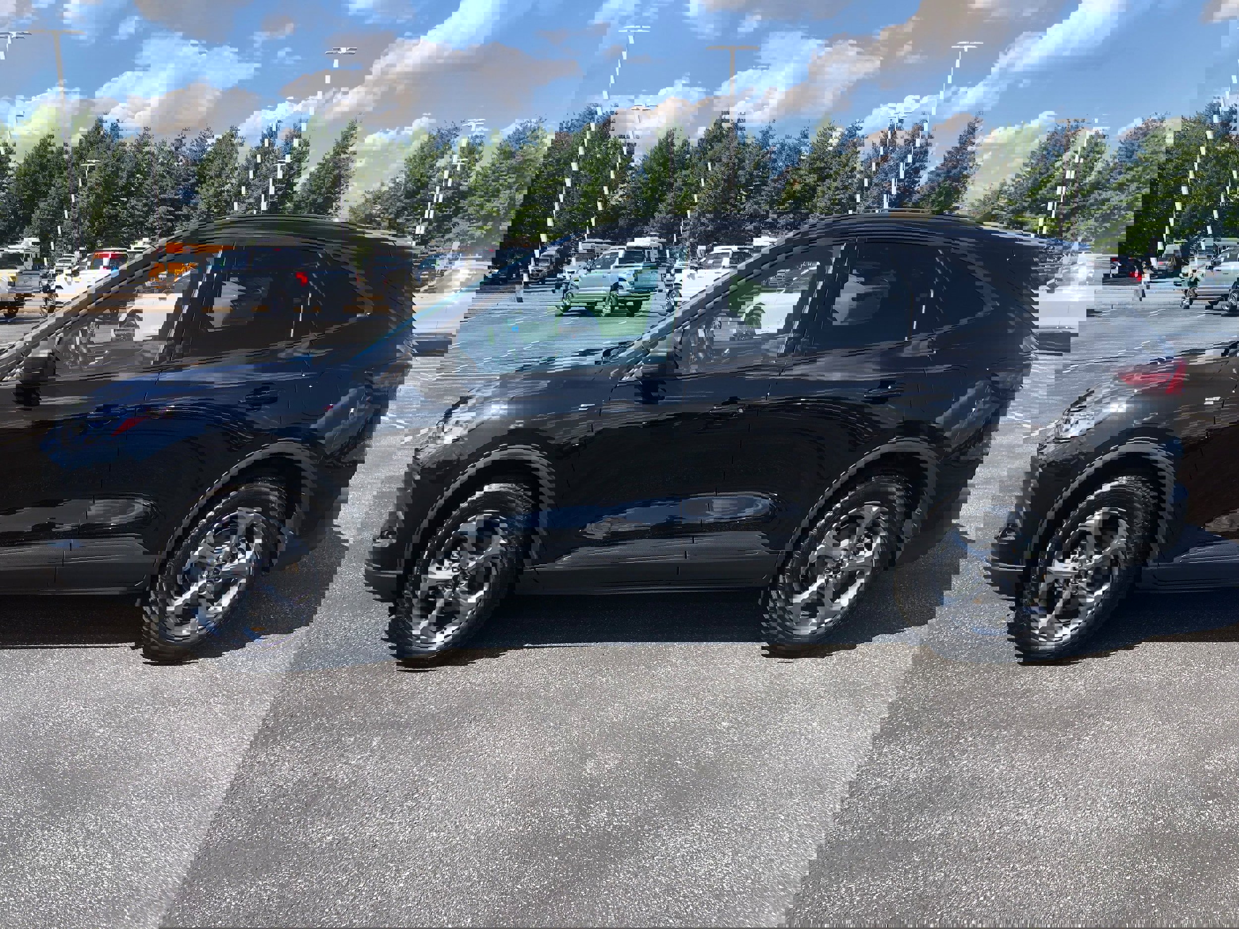 Used 2025 Ford Escape ST-Line w/ Cold Weather Package image 2