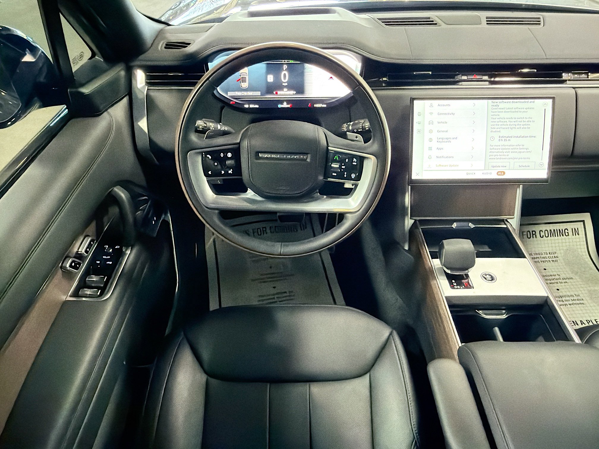 Used 2025 Land Rover Range Rover Long Wheelbase SE image 17