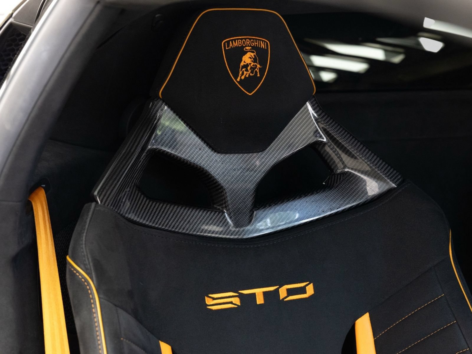 Used 2022 Lamborghini Huracan STO RWD image 18