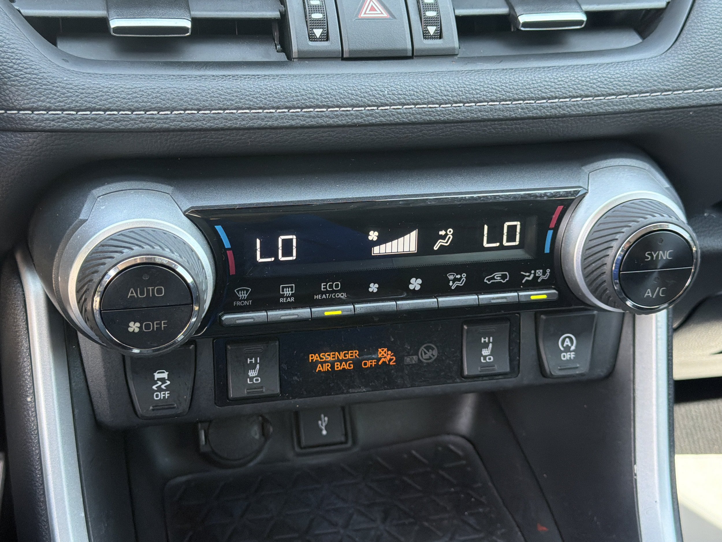 Used 2021 Toyota RAV4 XLE Premium FWD image 5
