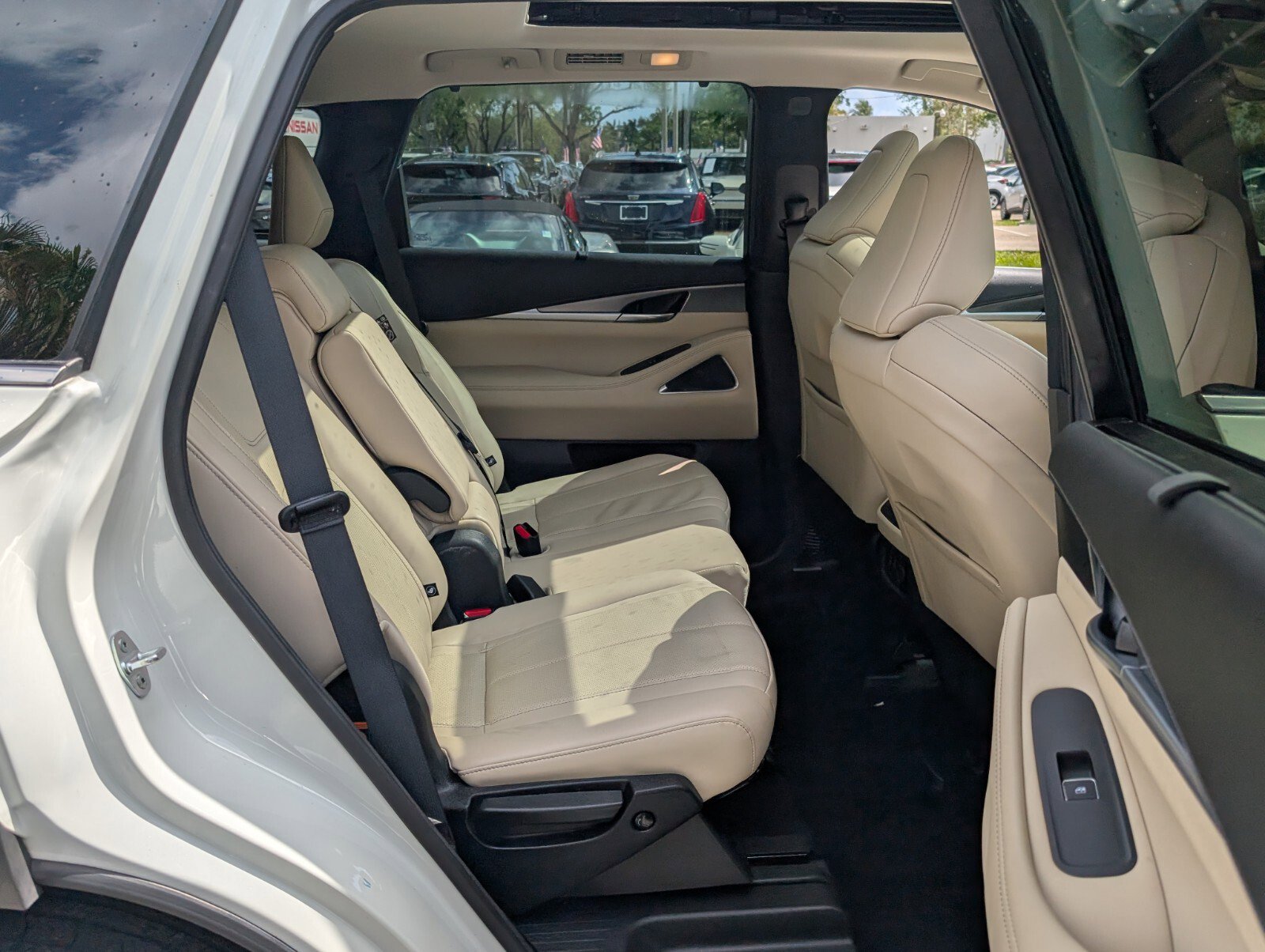 Used 2023 INFINITI QX60 Luxe w/ Vision Package FWD image 19