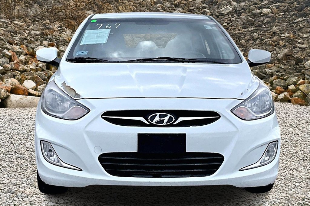 Used 2012 Hyundai Accent SE image 3