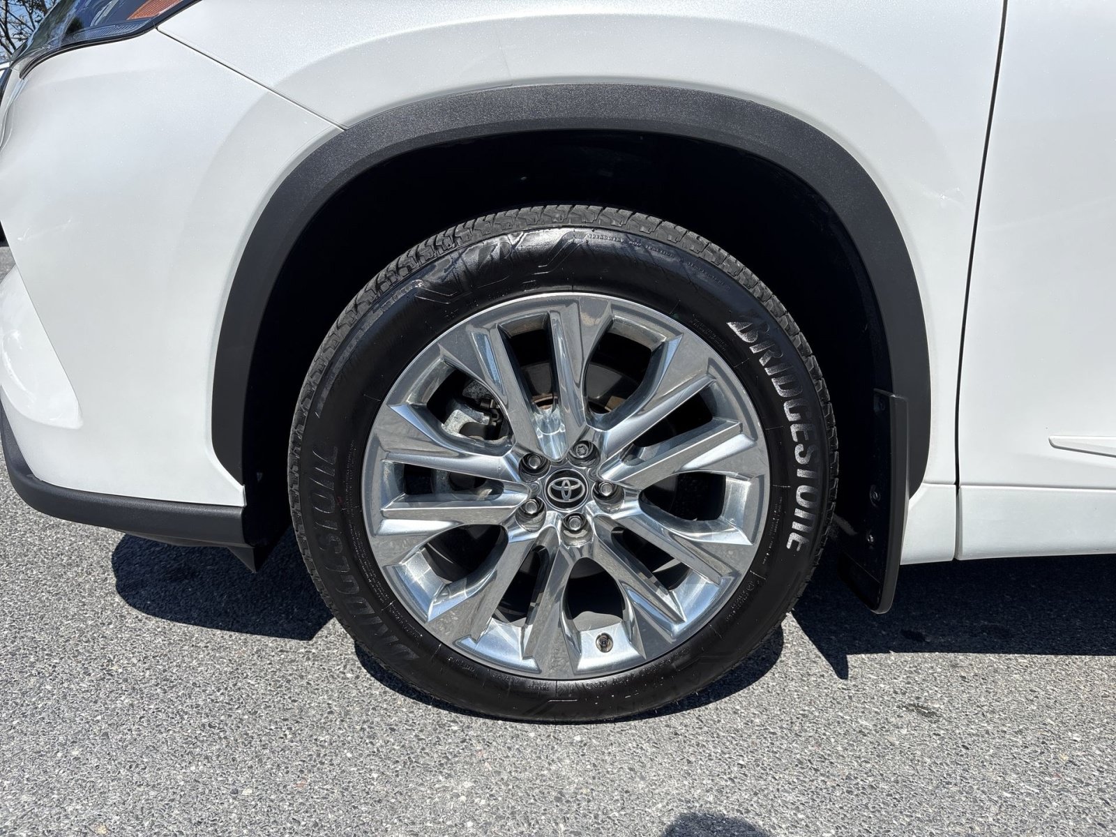 Used 2025 Toyota Highlander Limited AWD/4WD image 12