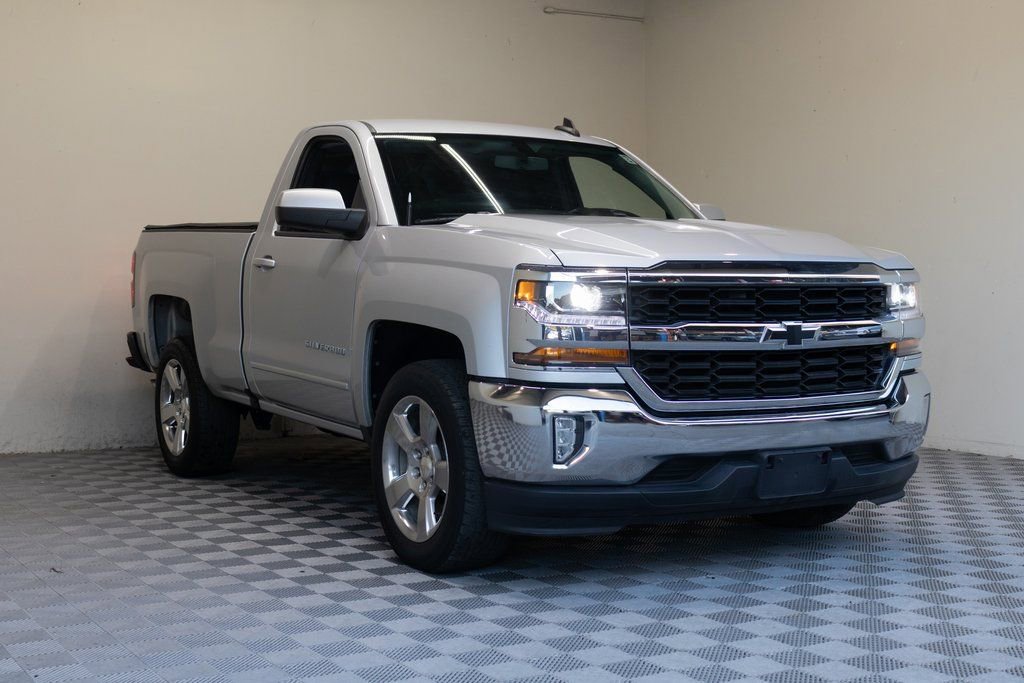Used 2017 Chevrolet Silverado 1500 LT w/ LT Convenience Package image 6