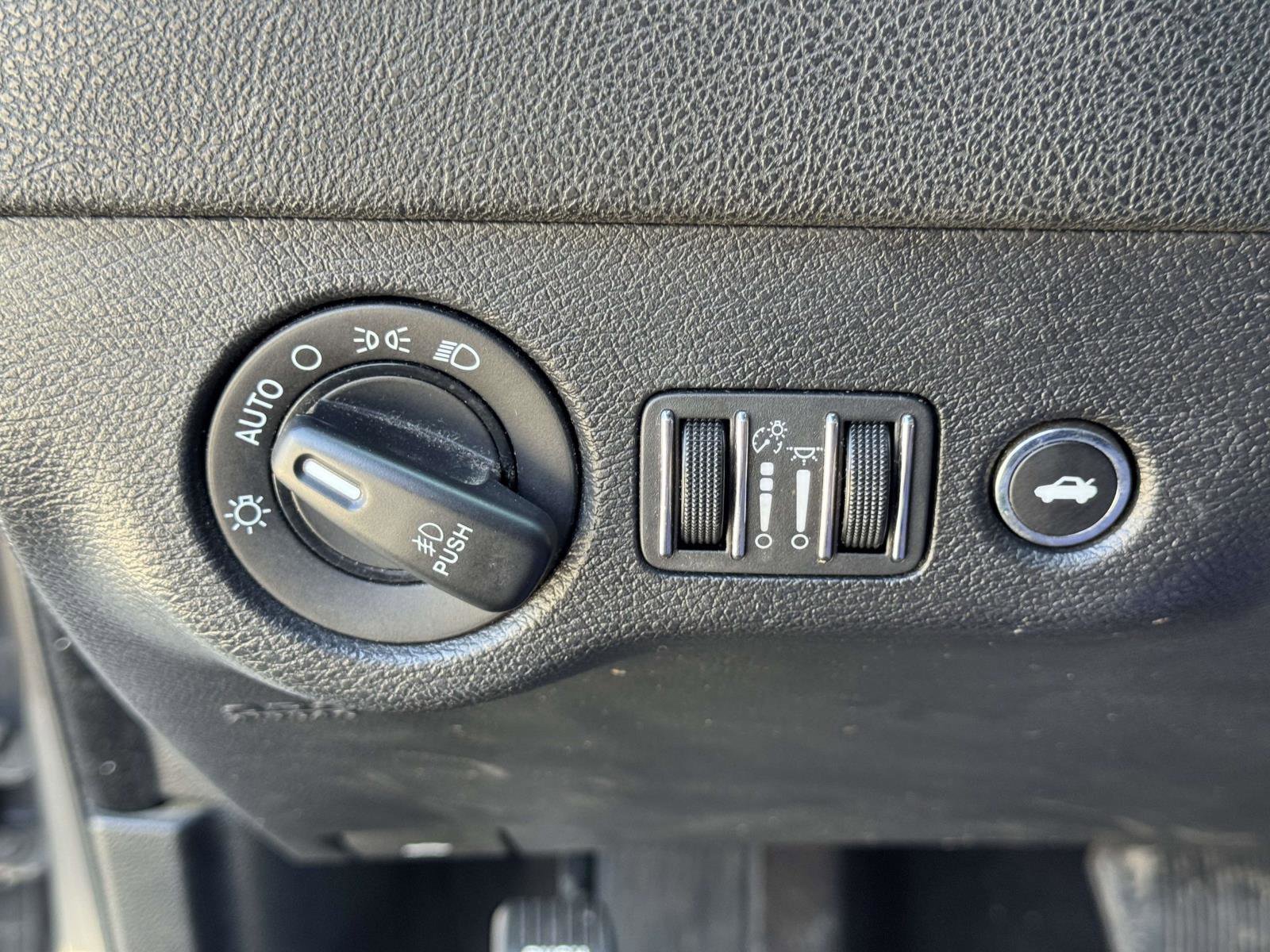 Used 2019 Dodge Charger SXT w/ Blacktop Package image 17