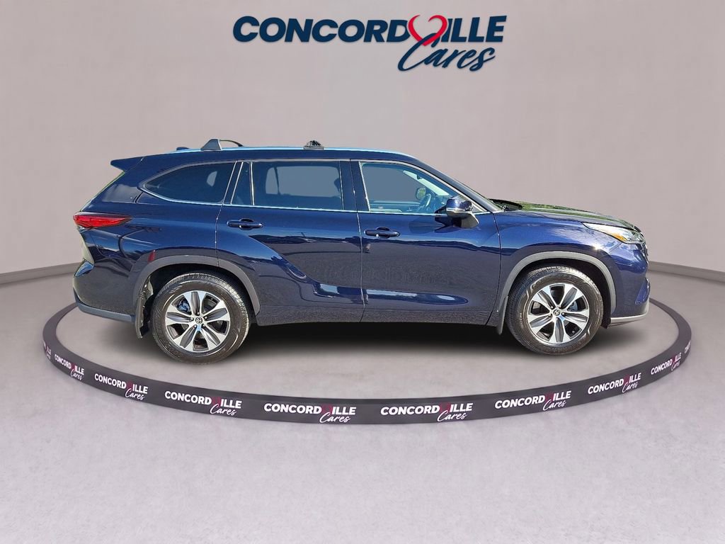 Used 2020 Toyota Highlander XLE AWD/4WD image 7
