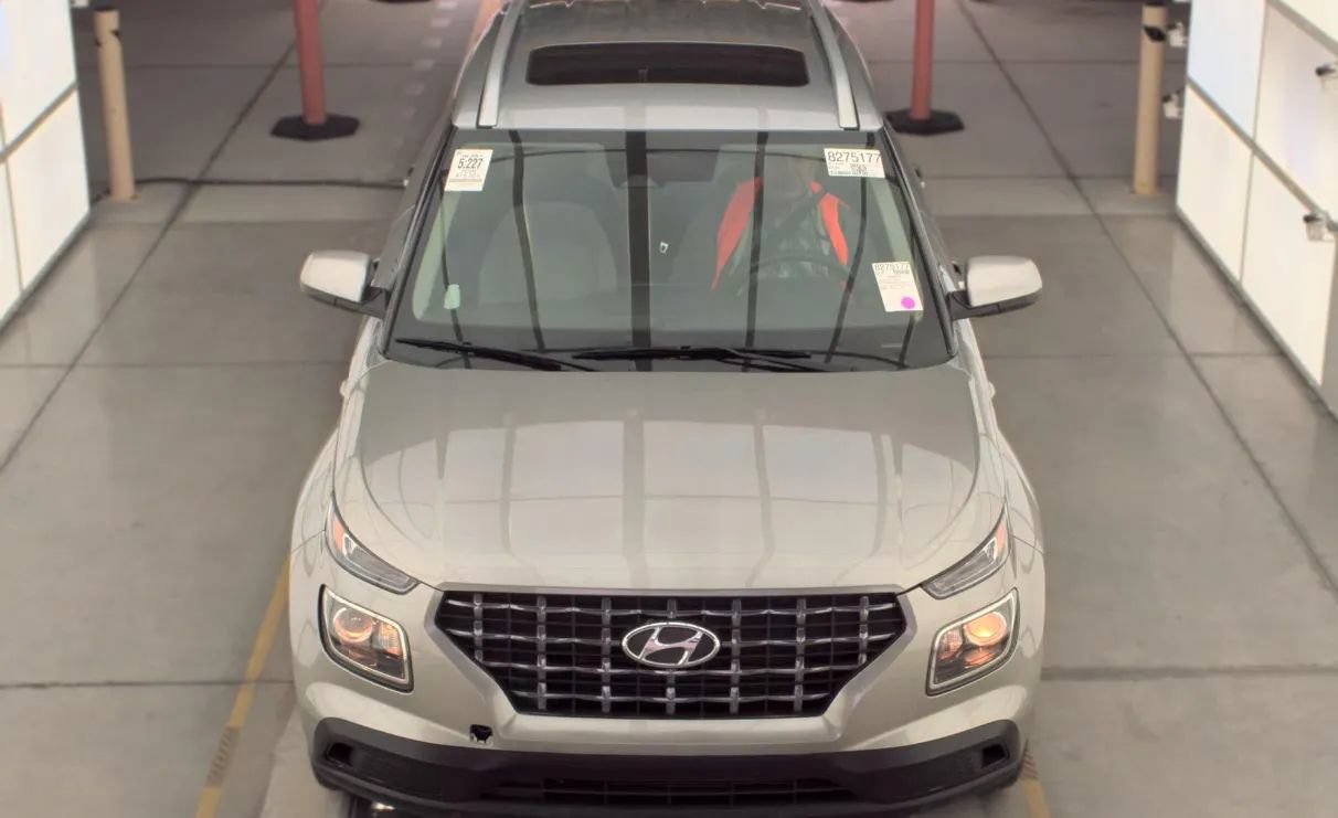 Used 2026 Hyundai Venue SEL FWD image 2