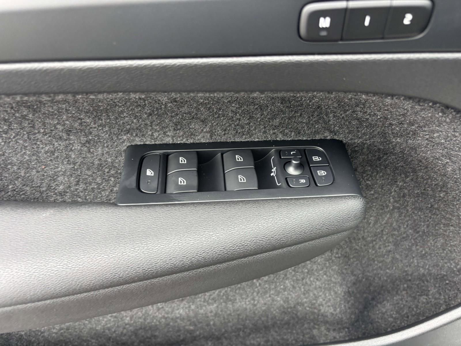 New 2026 Volvo XC40 B5 Plus w/ Protection Package Premier AWD/4WD image 13