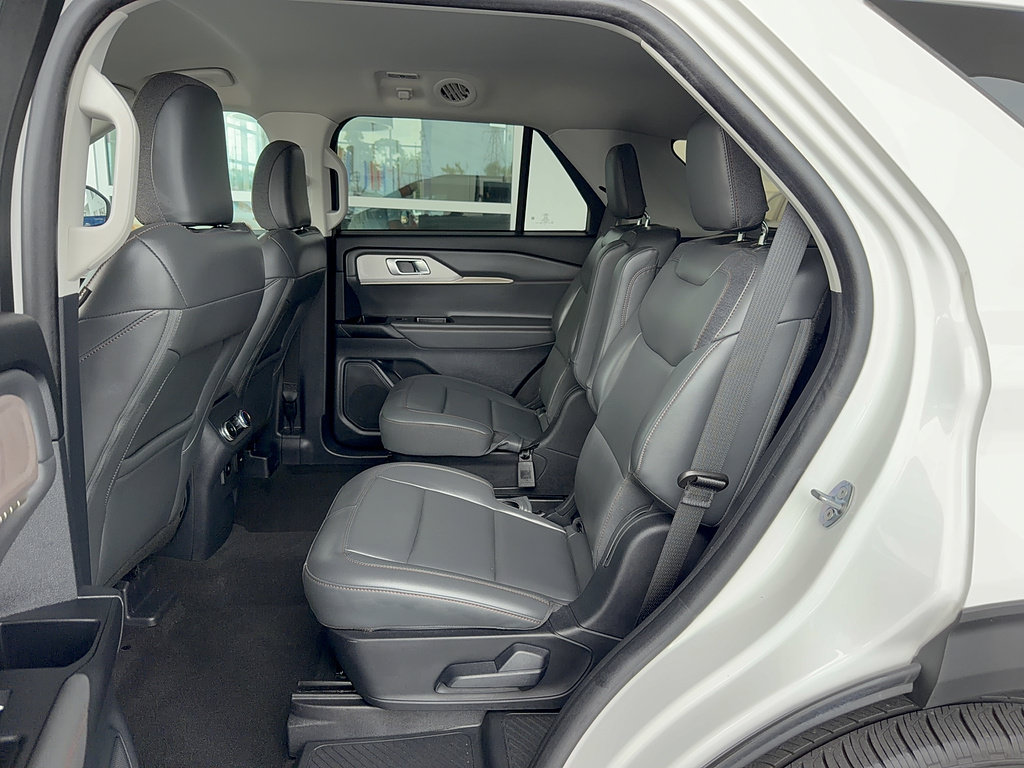 Certified 2025 Ford Explorer Active w/ Active Comfort Package RWD image 12