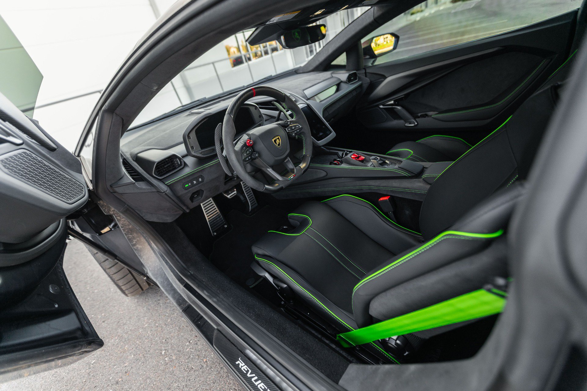 Used 2025 Lamborghini Revuelto AWD/4WD image 46