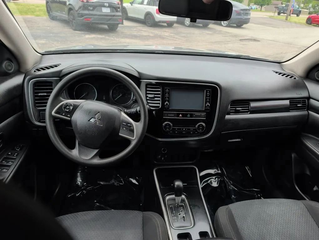Used 2019 Mitsubishi Outlander ES FWD image 22